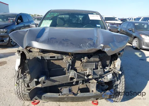 2022 Nissan Frontier Pro-4X 4X4 z USA, uszkodzony, nr VIN 1N6ED1EK7NN605425